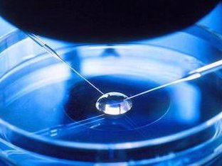 来月经前女性的手为什么会发胀，什么原因造成的？